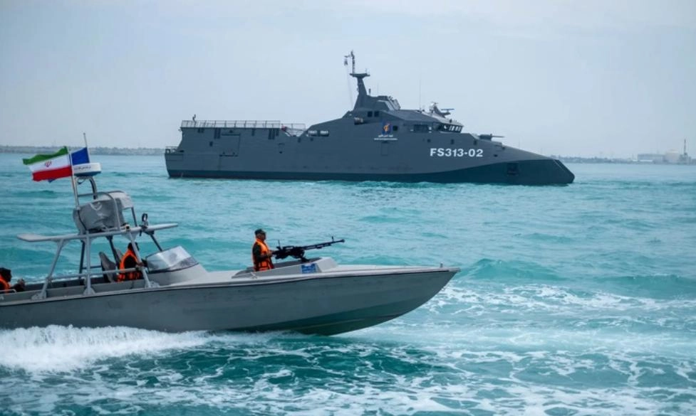 Iran triển khai “hạm đội tàu muỗi” đối đầu hải quân Mỹ