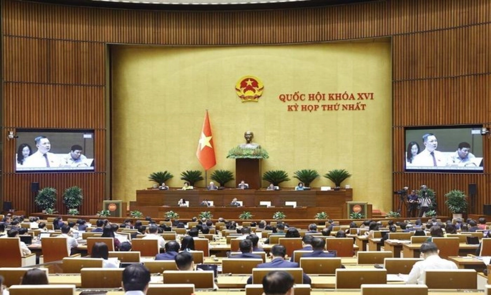 Quốc hội thảo luận toàn diện kinh tế - xã hội, ngân sách và kế hoạch 5 năm