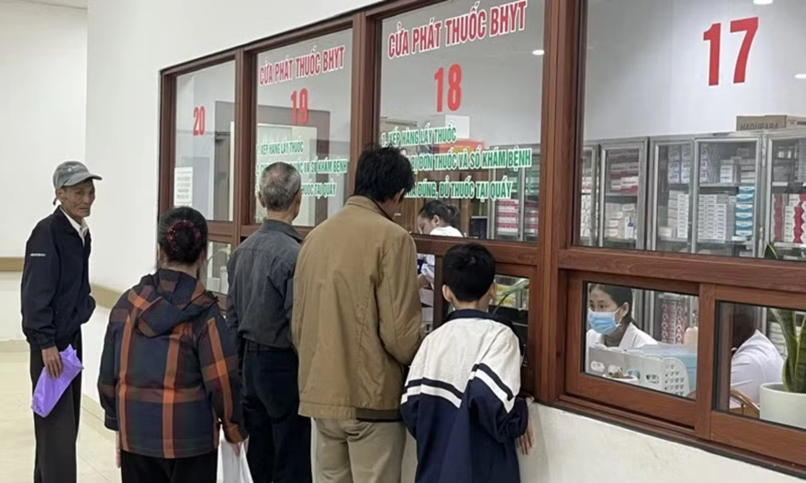 Hà Nội yêu cầu niêm yết minh bạch giá y tế, xử lý nghiêm vi phạm