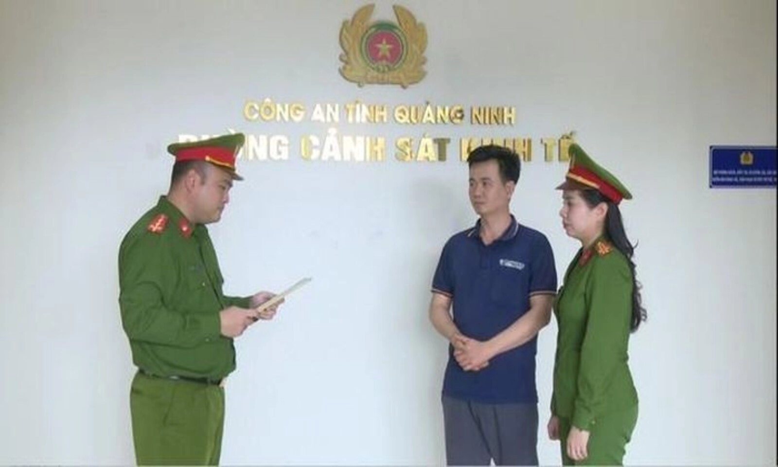 Pha axit làm giấm giả, hai người bị khởi tố ở Cẩm Phả