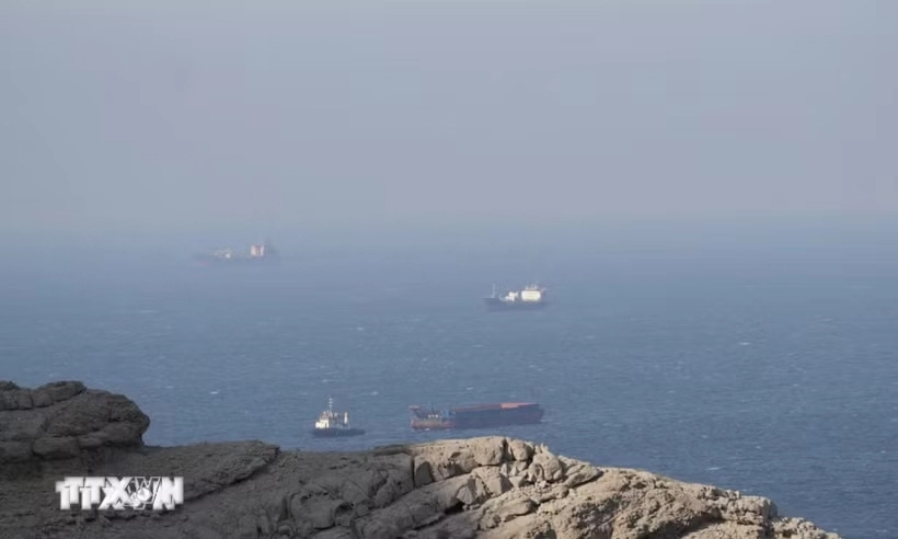 Eo biển Hormuz tiếp tục gia tăng căng thẳng