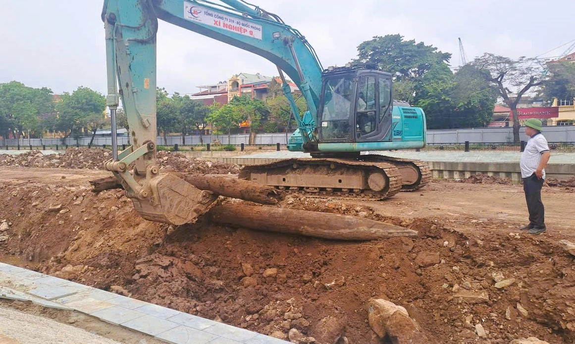 Lộ diện 3 cọc gỗ bí ẩn dưới lòng sông Vân, dấu tích quân sự thời Trần dần hé lộ