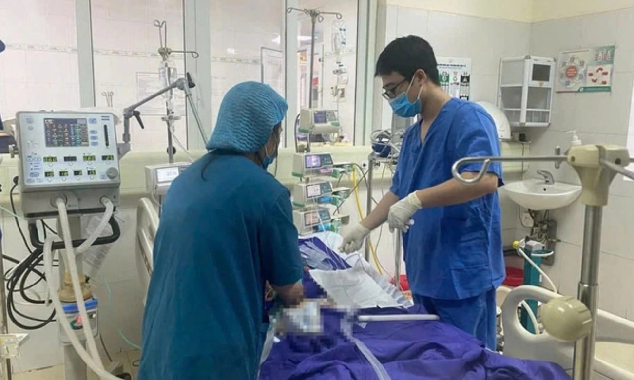 Ngừng tim vì đuối nước, bé trai 10 tuổi được cứu sống ngoạn mục