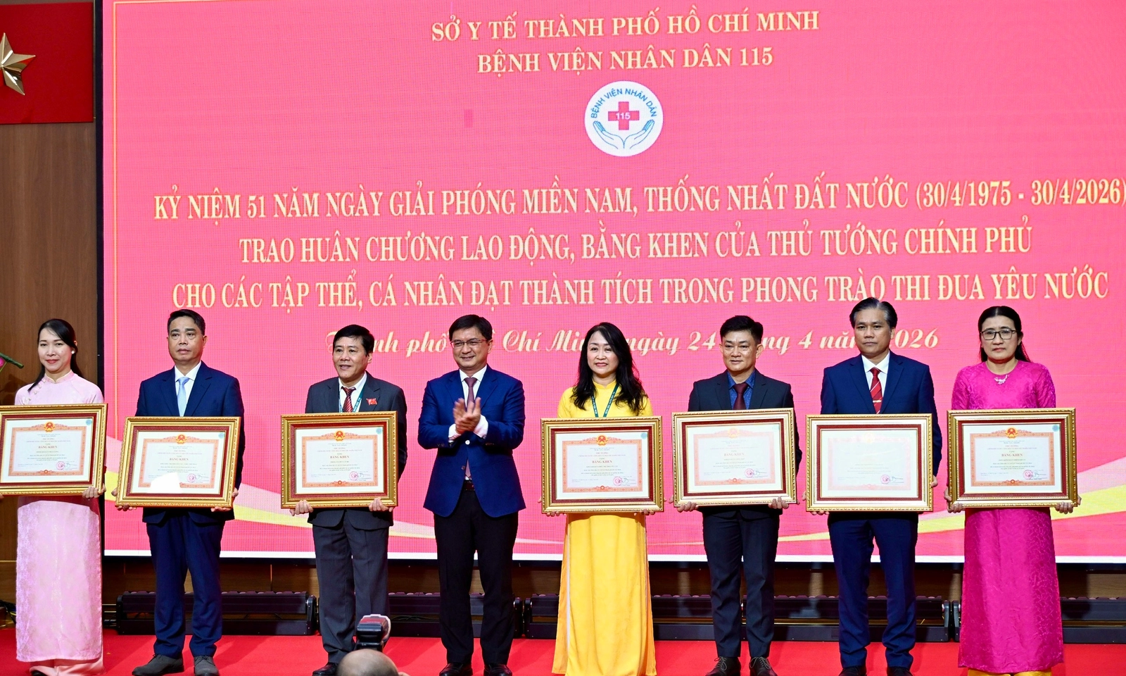 Bệnh viện Nhân dân 115 đón nhận Huân chương Lao động và Bằng khen của Thủ tướng Chính phủ