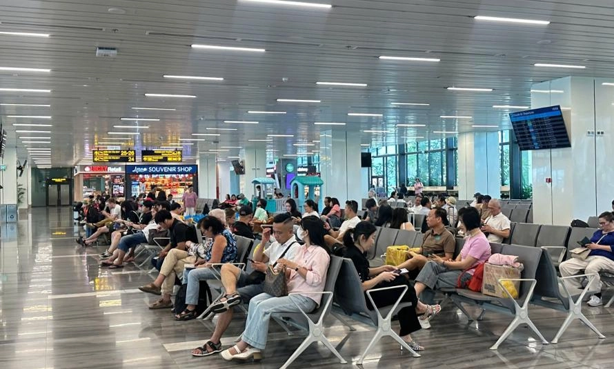 Sân bay Tân Sơn Nhất phát thông báo khẩn