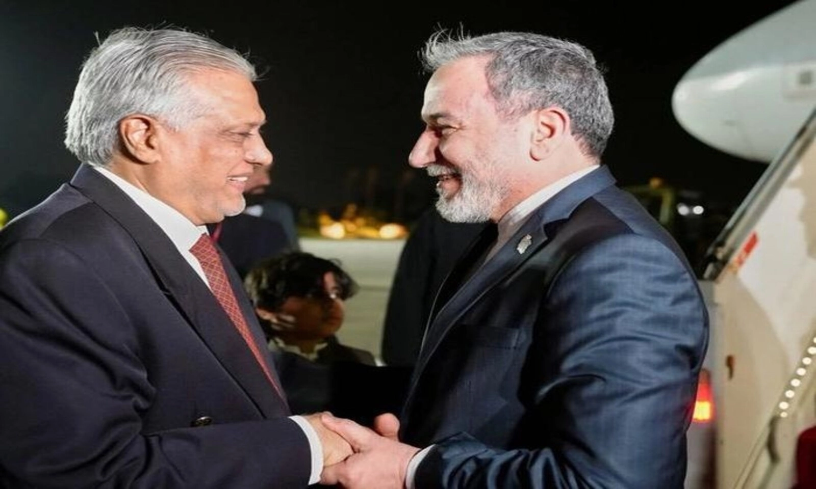 Ngoại trưởng Iran hội đàm xuyên đêm tại Pakistan, từ chối gặp Mỹ