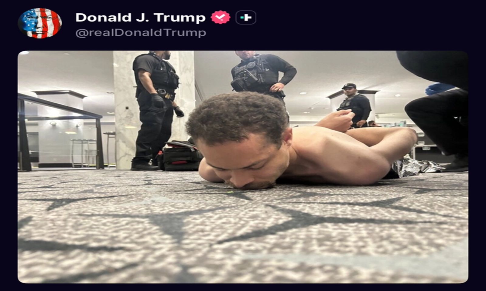 Ông Trump kể lại vụ nổ súng tại dạ tiệc báo chí, mật vụ thoát nạn nhờ áo chống đạn