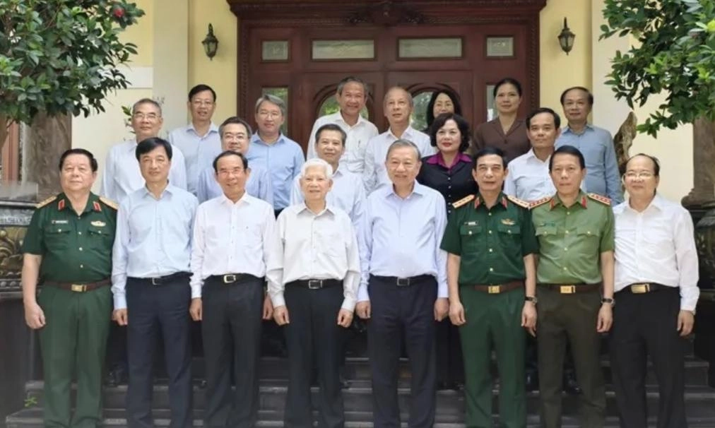 Tổng Bí thư, Chủ tịch nước thăm các đồng chí nguyên lãnh đạo Đảng, Nhà nước và Mẹ Việt Nam Anh hùng