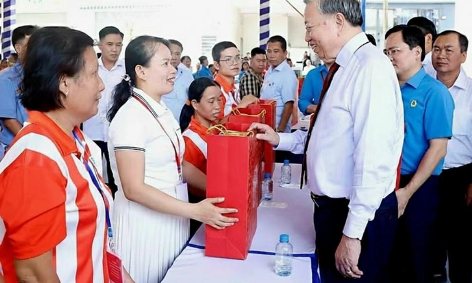 Tổng Bí thư, Chủ tịch nước thăm, động viên công nhân và người lao động tại TPHCM