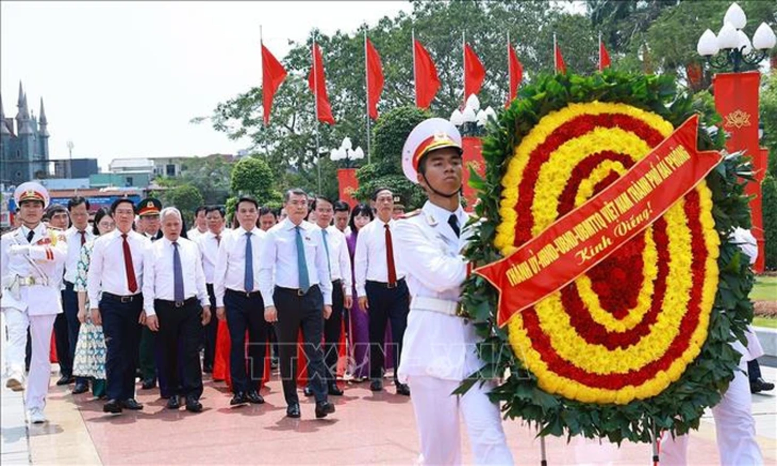 Thủ tướng Lê Minh Hưng dâng hương tri ân tại Hải Phòng