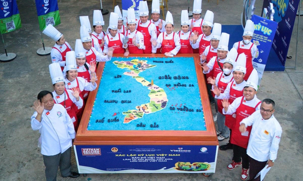 103 đầu bếp thực hiện kỷ lục “Bản đồ xôi nước cốt dừa lớn nhất Việt Nam”