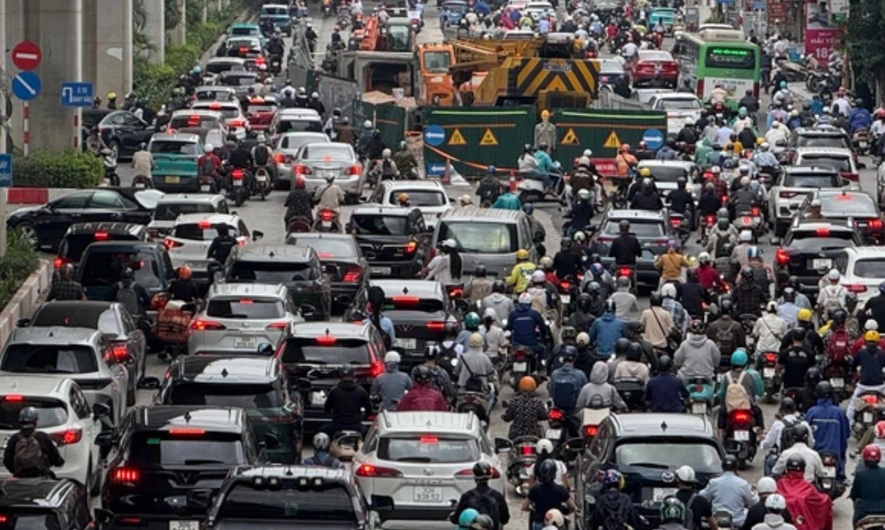 Hà Nội ùn tắc giao thông tại nhiều điểm trong ngày đầu đi làm sau kỳ nghỉ lễ