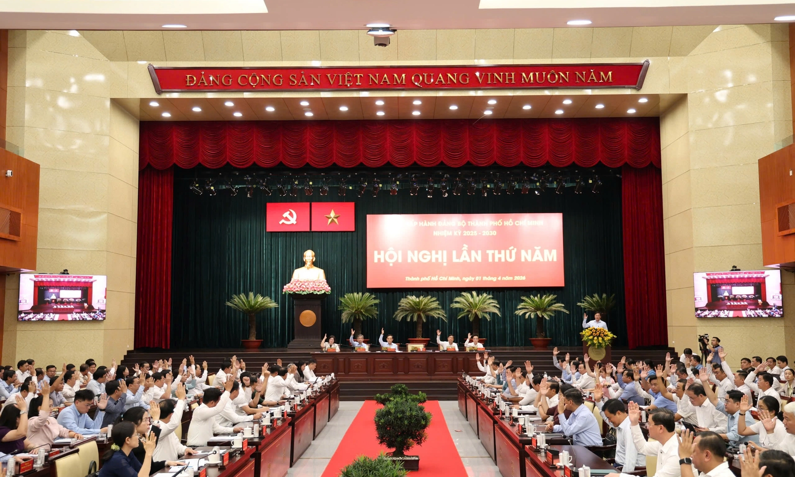 Nhiều giải pháp thúc đẩy tăng trưởng kinh tế TPHCM đạt mục tiêu 2 con số 