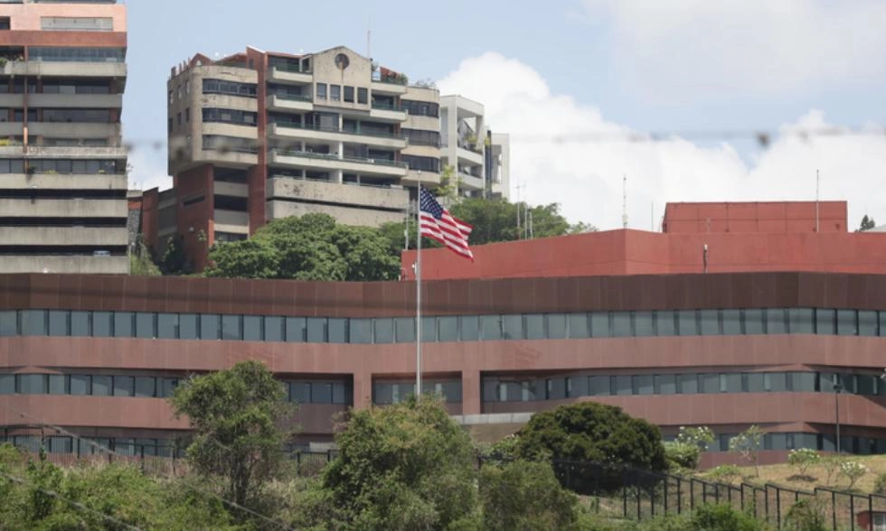 Mỹ phối hợp Anh và Venezuela vận chuyển 13,5kg uranium về nước