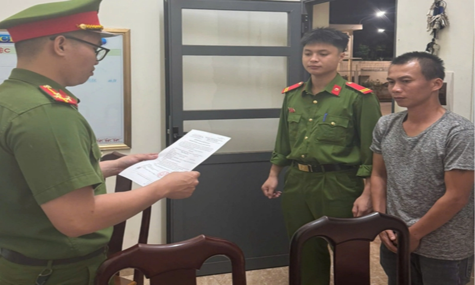 Khởi tố tài xế xe tải tông taxi, 2 người tử vong