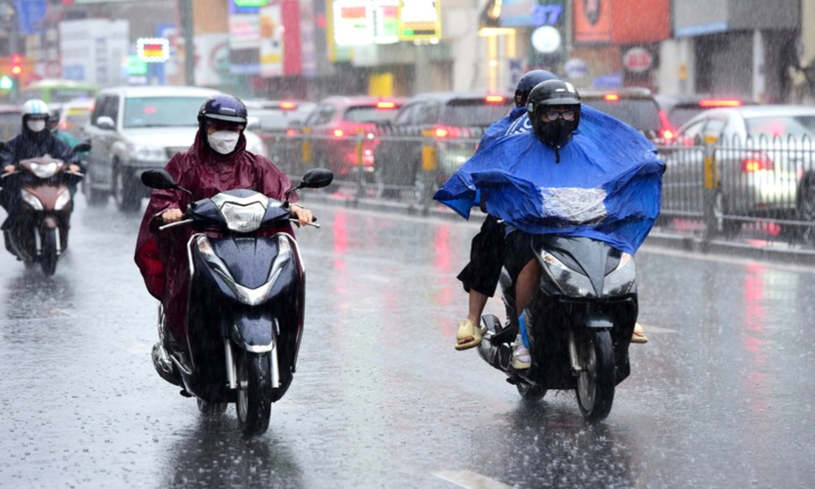 Thời tiết 12/5: Nam Bộ và TPHCM nắng nóng gay gắt, Bắc Bộ mưa dông trước đợt nóng mới