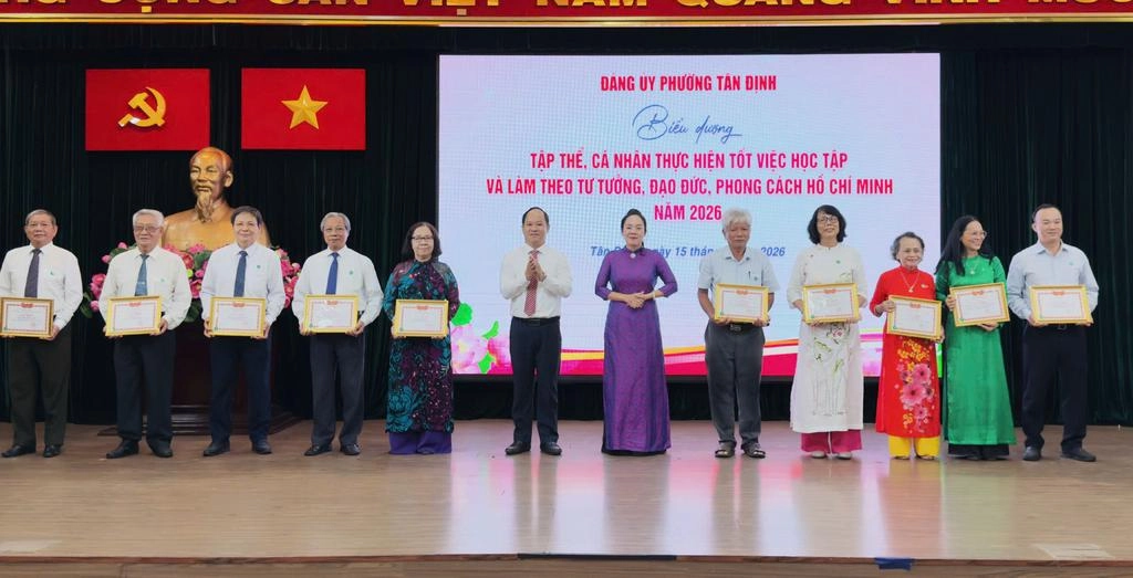 Biểu dương nhiều tập thể, cá nhân học và làm theo gương Bác