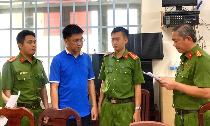 Một công ty chứa hơn 400.000 sản phẩm nước yến, yến sào giả bán qua mạng