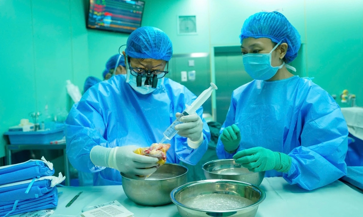 3 giờ chạy đua ghép tim cứu bé trai 15 tuổi
