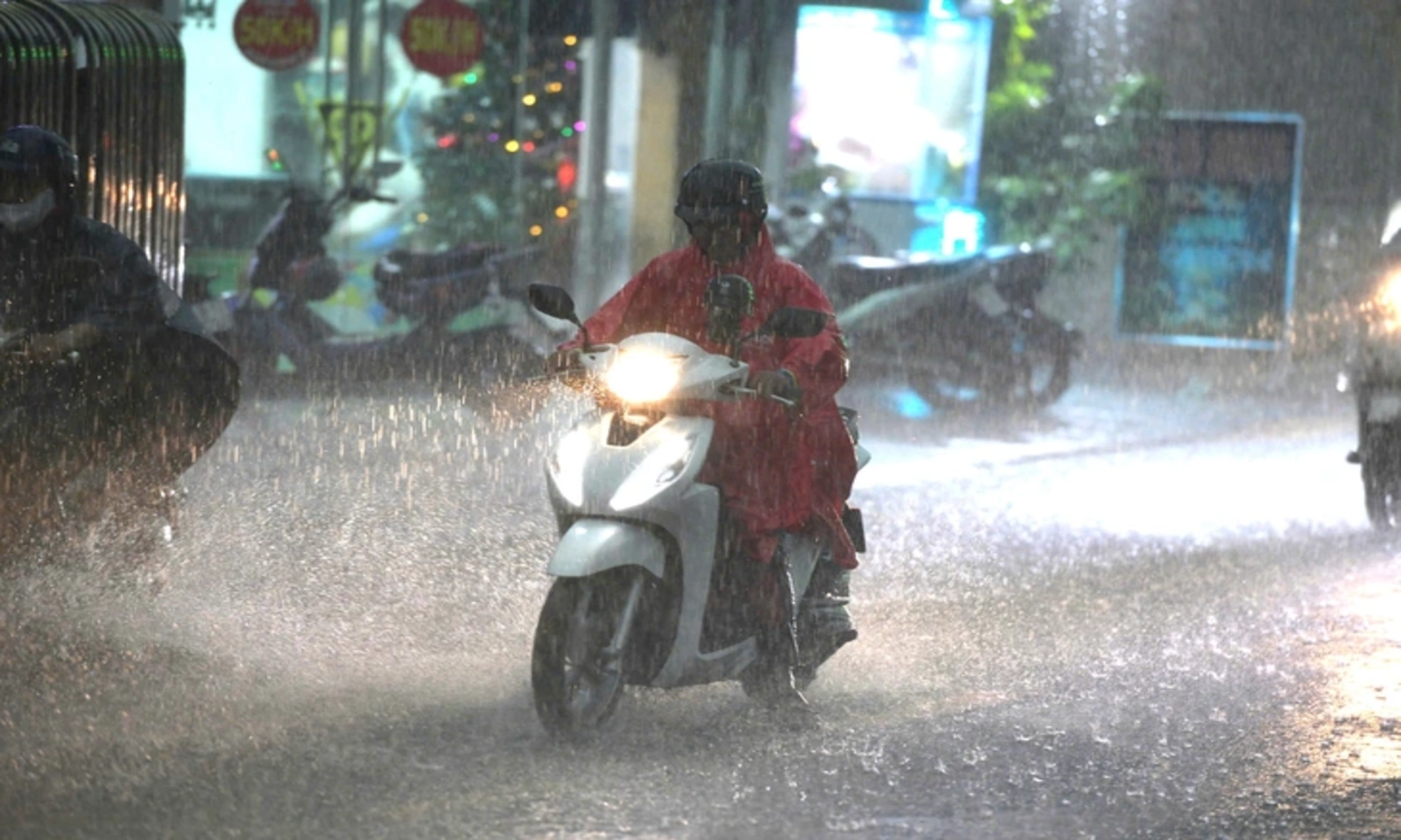 Thời tiết ngày 19/5: Cả nước mưa dông diện rộng, nhiều nơi mưa rất to