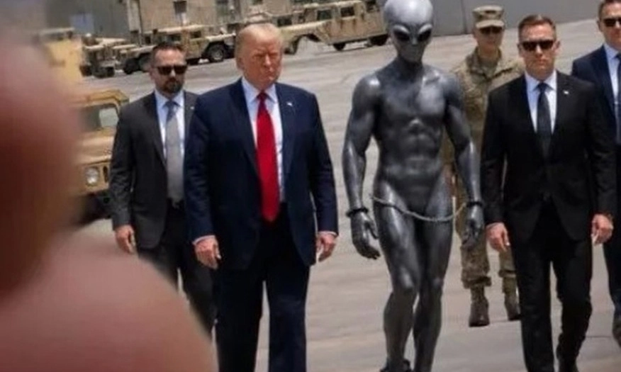 Ông Trump tung ảnh gây sốc về “người ngoài hành tinh”, dân mạng tranh cãi