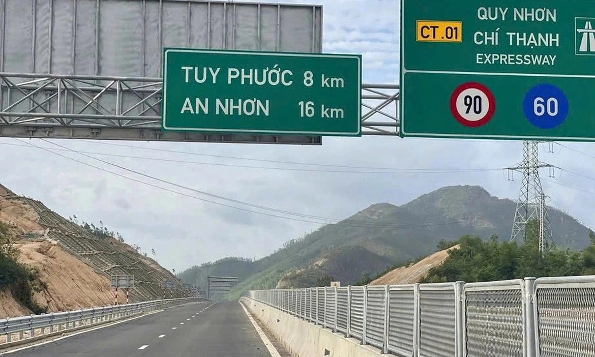 Gỡ nút thắt mặt bằng và vật liệu để tăng tốc giải ngân vốn giao thông