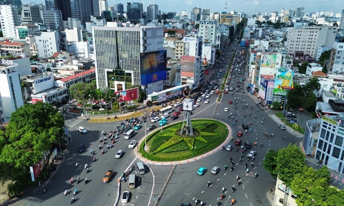 Vòng xoay Nguyễn Bỉnh Khiêm - Điện Biên Phủ thông thoáng trong ngày đầu phân luồng mới