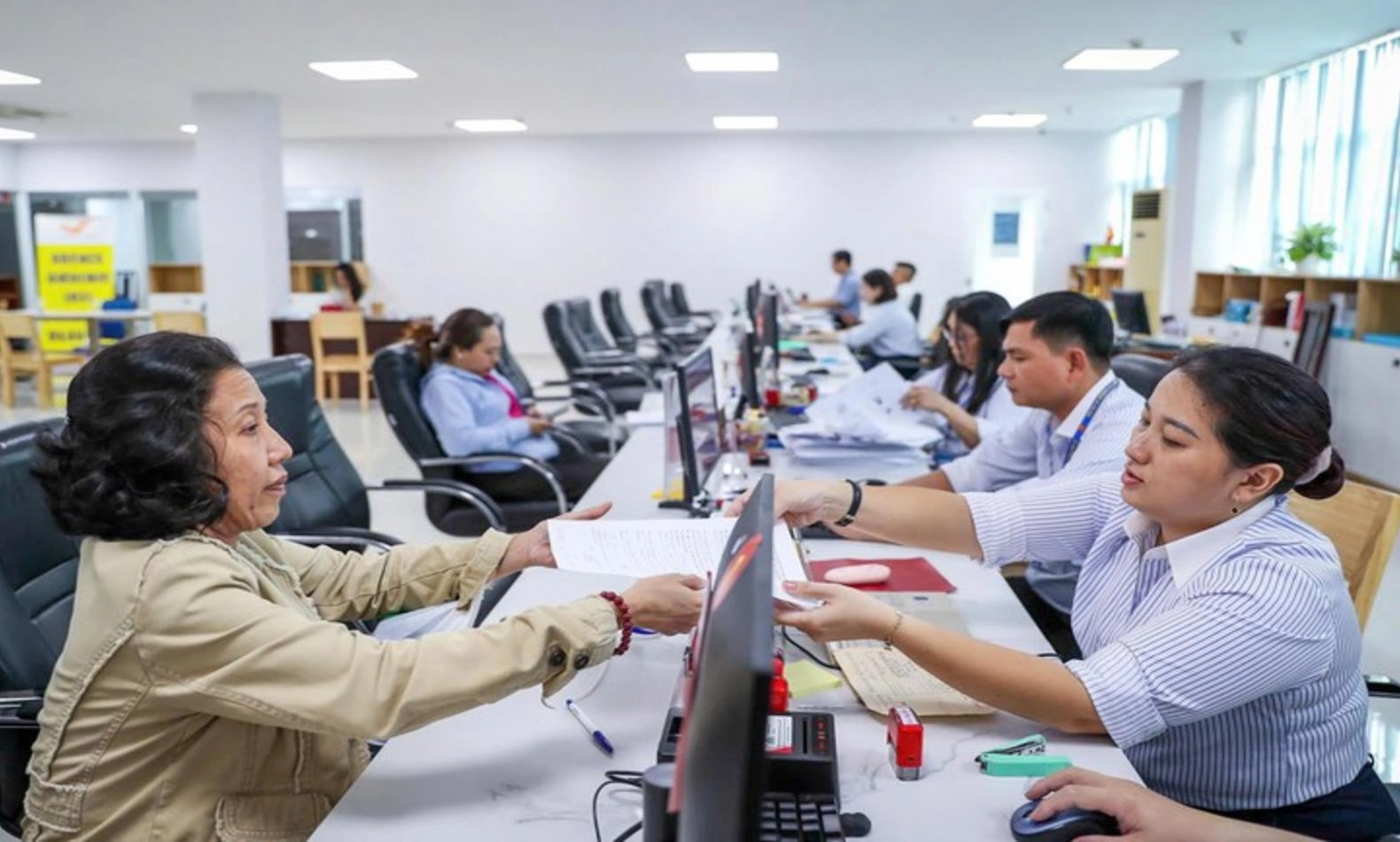 Người hoạt động không chuyên trách đã nhận chế độ vẫn được thi công chức