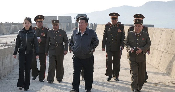 Ông Kim Jong-un theo sát cuộc thử nghiệm các loại vũ khí chủ lực mới