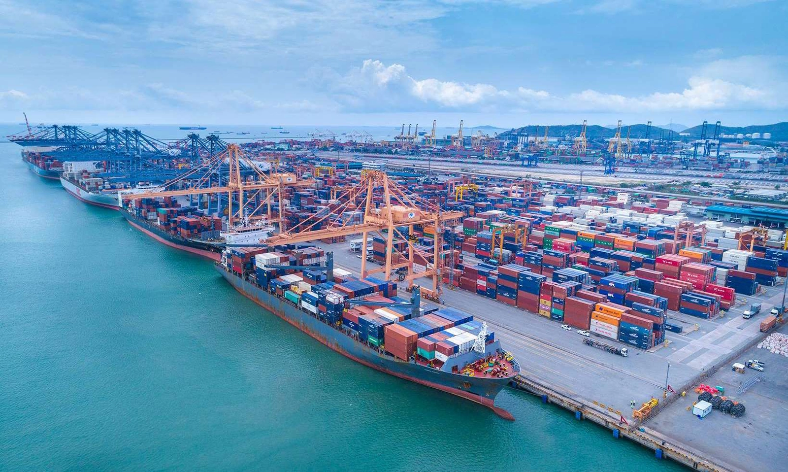 Thâm hụt thương mại của Thái Lan tăng mạnh