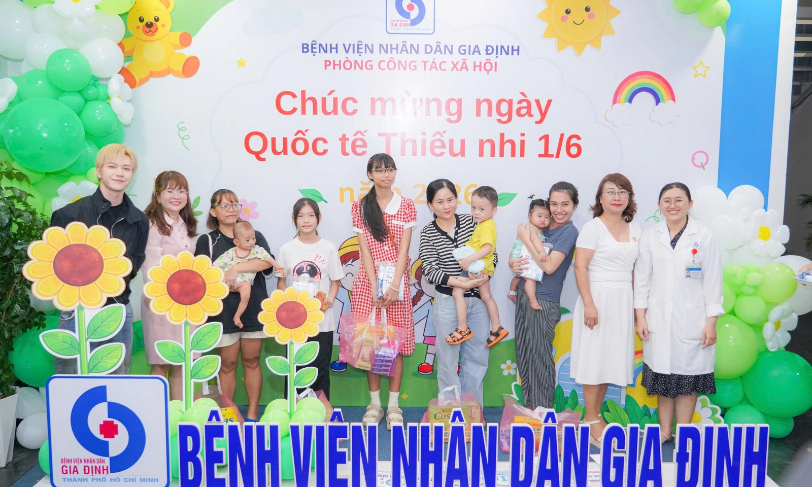 Bệnh viện Nhân dân Gia Định mang Ngày hội tuổi thơ đến với các bệnh nhi 