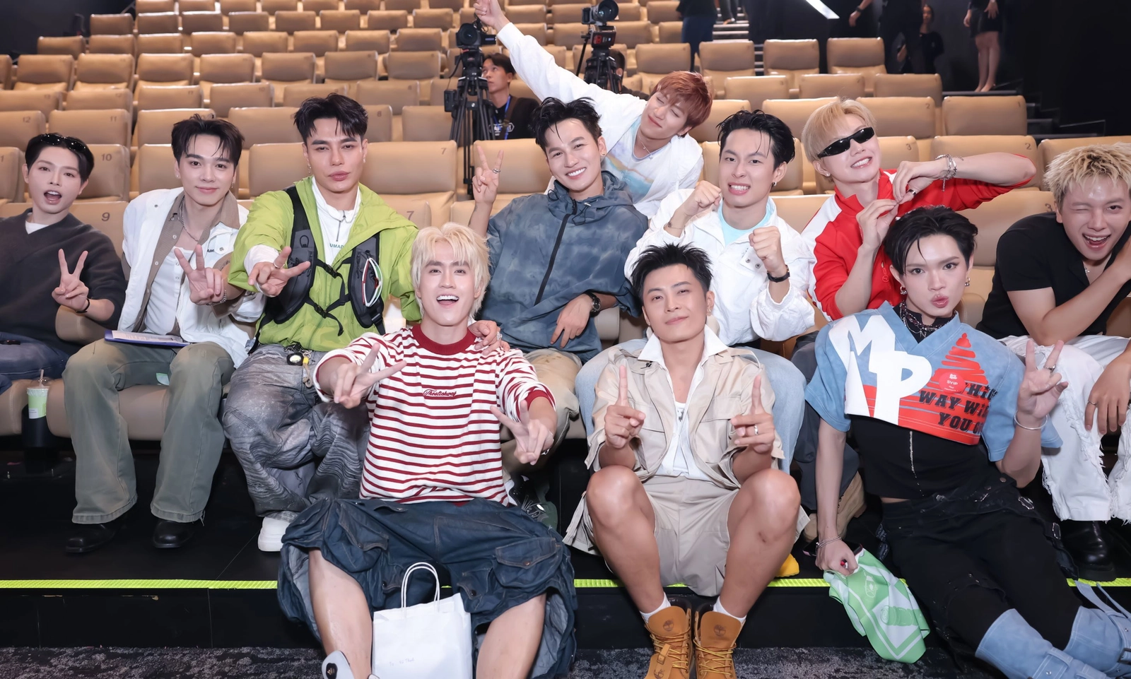 Lê Dương Bảo Lâm đưa dàn idol Việt bước vào hành trình sinh tồn “Say Hi” Rực Rỡ