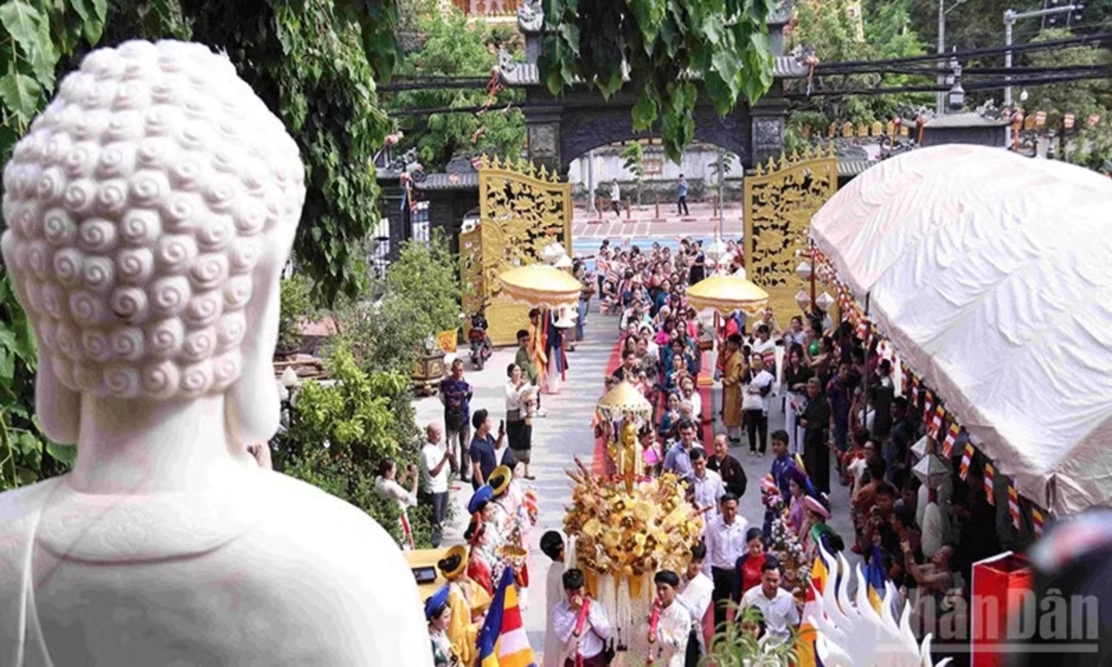 Đại lễ Phật đản 2570 trang trọng tại chùa Phật Tích ở Vientiane