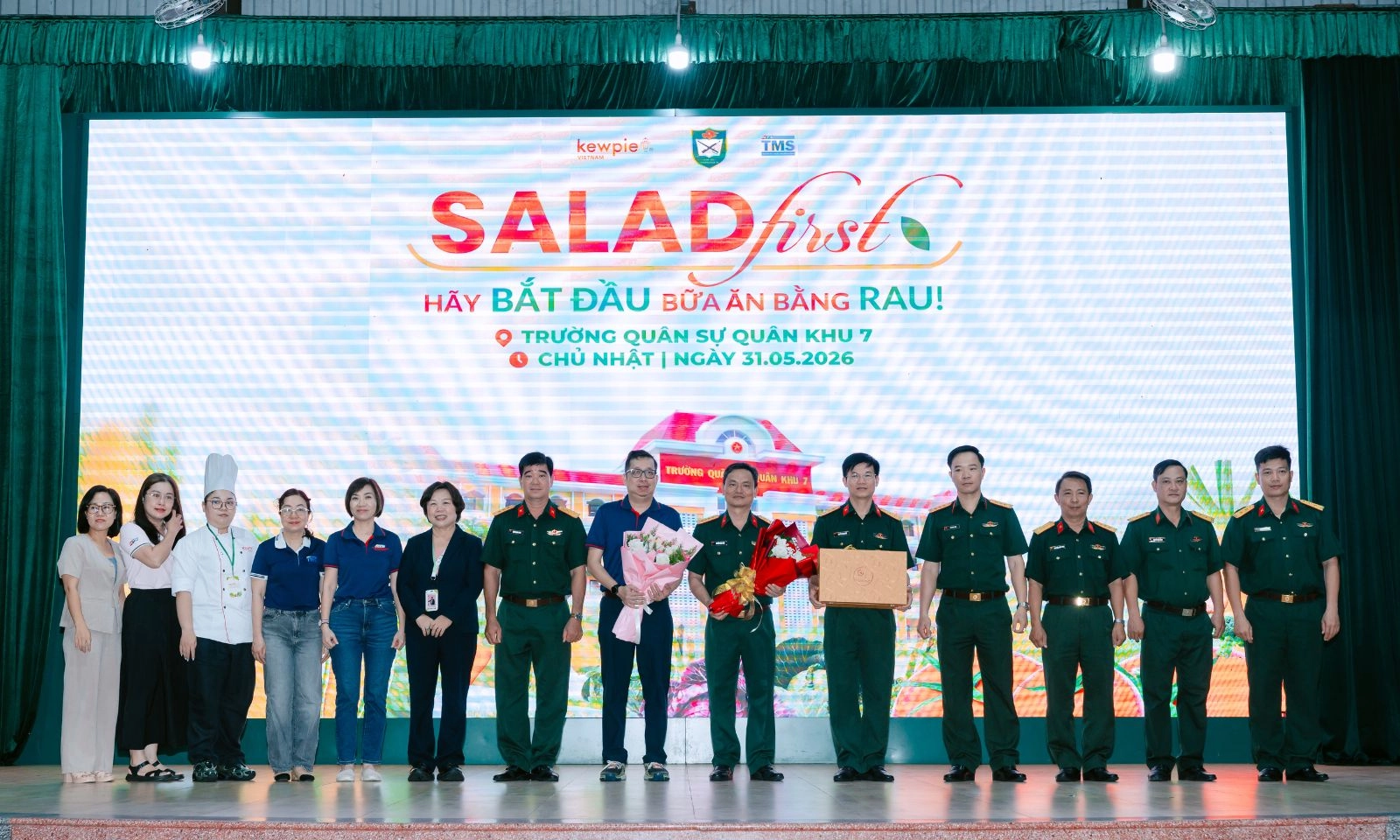 Salad First đến Trường Quân sự Quân khu 7, lan tỏa thói quen bắt đầu bữa ăn bằng rau