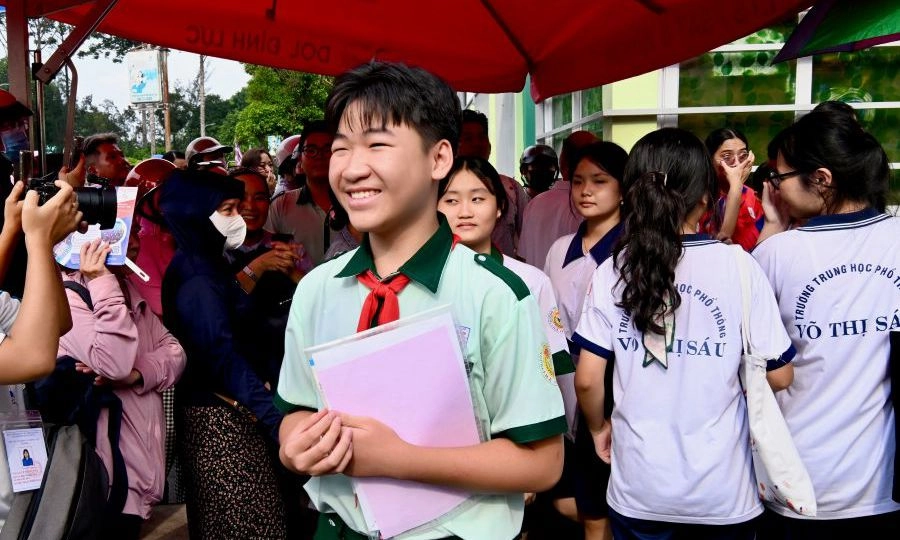 Môn Tiếng Anh lớp 10 tại TPHCM: Đề “dễ thở”, thí sinh làm bài xong chỉ sau 30 phút