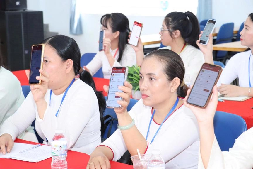 Ứng dụng “Sổ tay đảng viên điện tử” trong tình hình mới