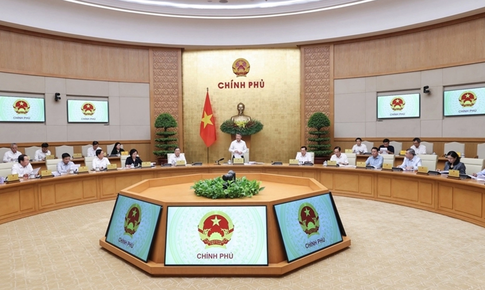 Thủ tướng yêu cầu xây dựng kịch bản ứng phó để “giảm sốc” kinh tế