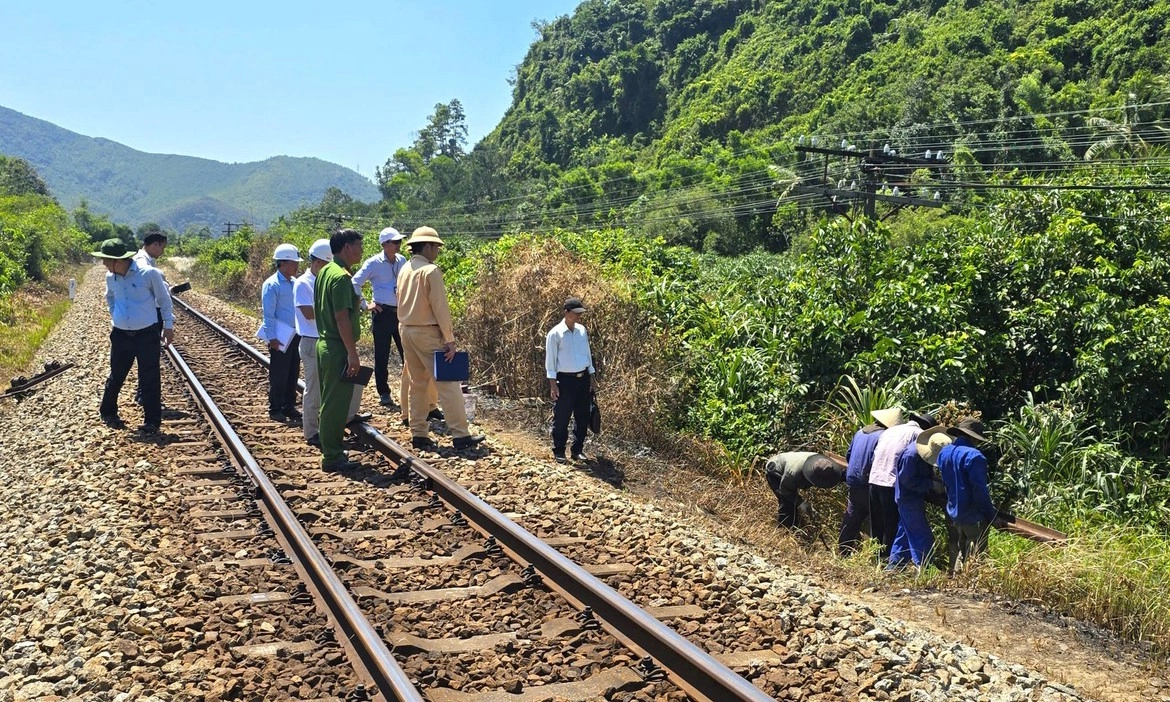 Huế đóng các lối đi tự mở dọc tuyến đường sắt 