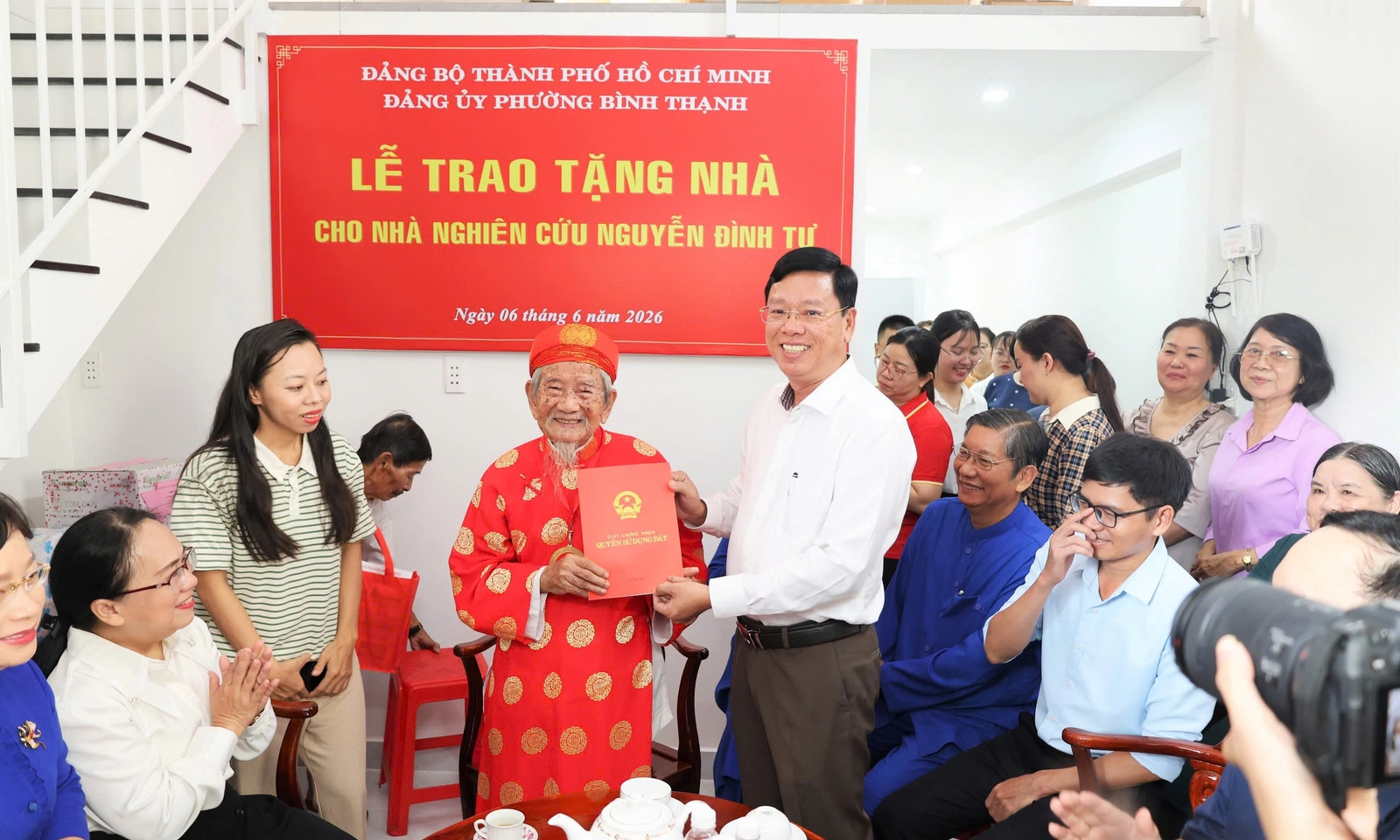 TPHCM trao căn hộ, tiếp thêm điều kiện nghiên cứu cho nhà nghiên cứu Nguyễn Đình Tư