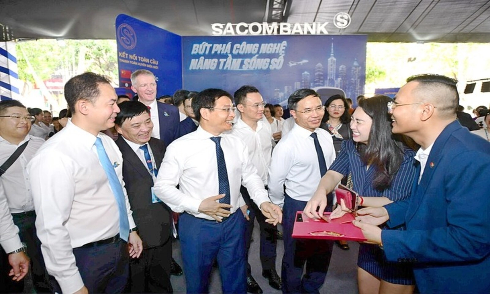 Thanh toán số hướng tới “hệ điều hành” của nền kinh tế