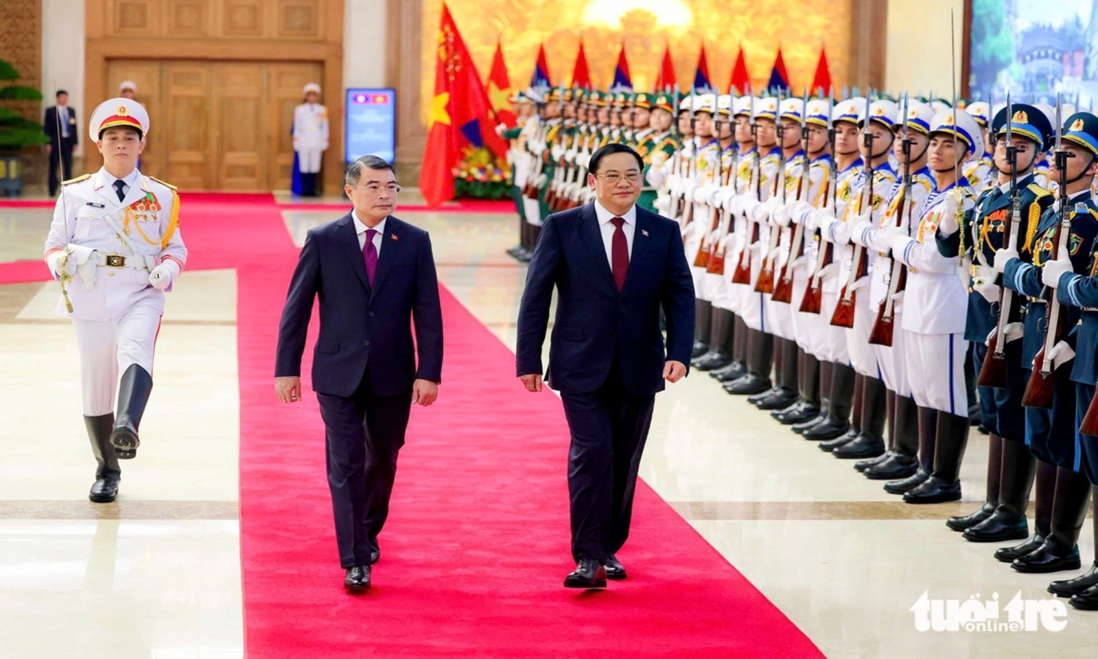 Thủ tướng Lê Minh Hưng chủ trì lễ đón Thủ tướng Lào thăm chính thức Việt Nam