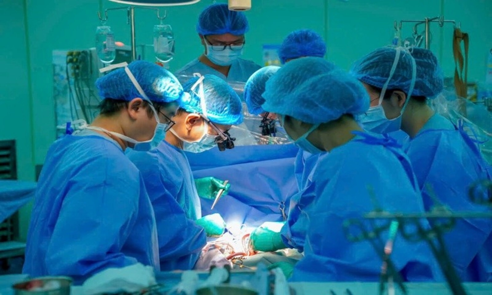 Trái tim hiến tặng hồi sinh sự sống cho bé gái 13 tuổi suy tim giai đoạn cuối