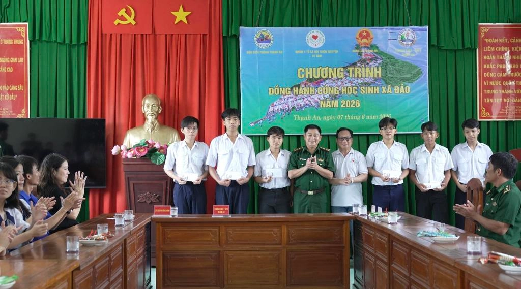 “Tiết học biên cương” đồng hành cùng học sinh xã đảo Thạnh An