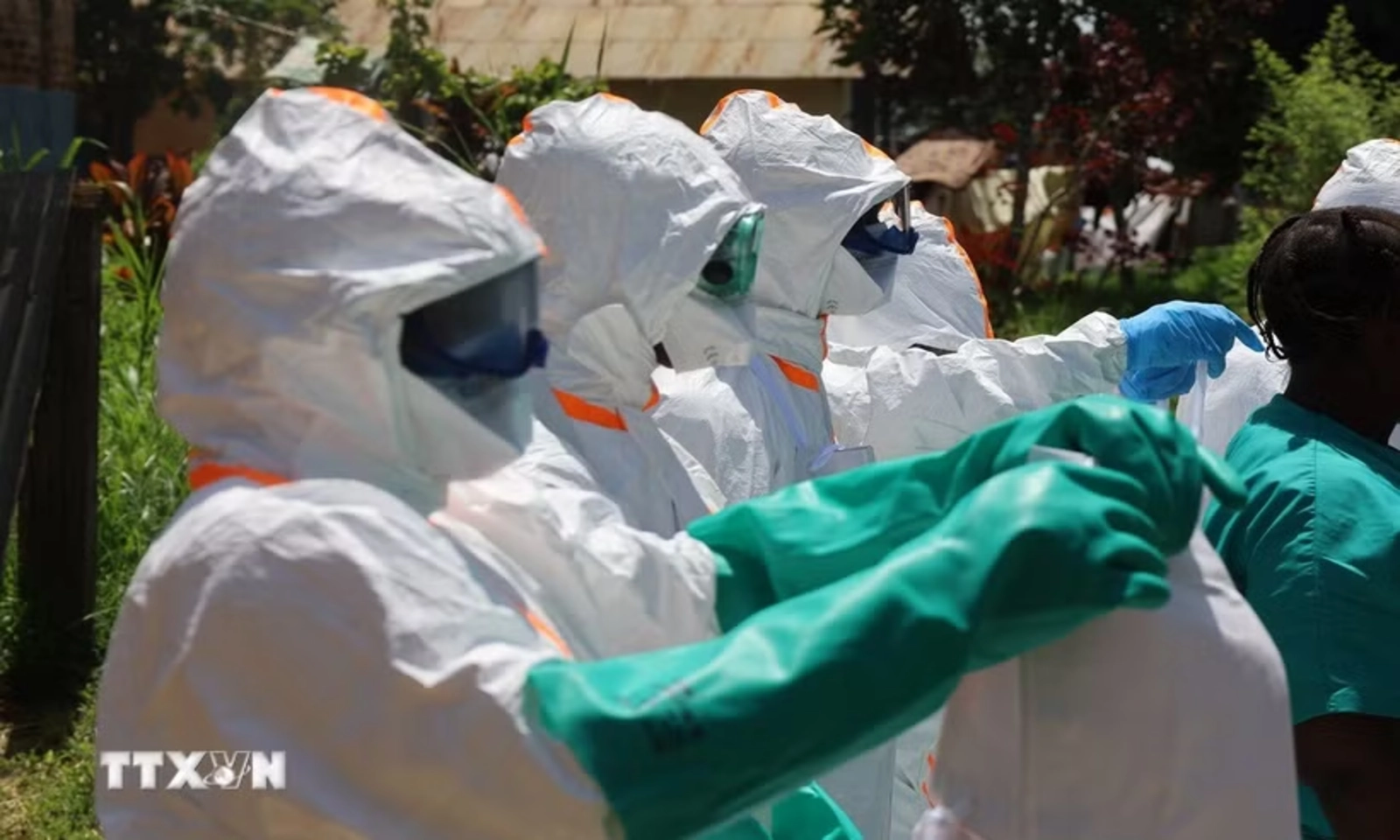 WHO báo động dịch Ebola lan từ Congo sang Uganda, nâng nguy cơ lên mức rất cao