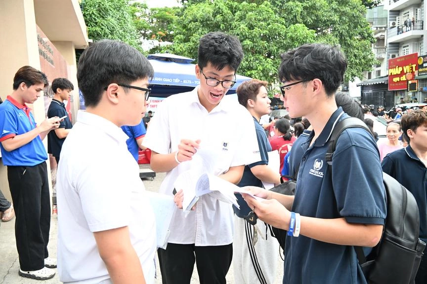 Thí sinh lạc quan sau giờ thi Toán: Đề bám sát cấu trúc, nhiều cơ hội “gỡ điểm”