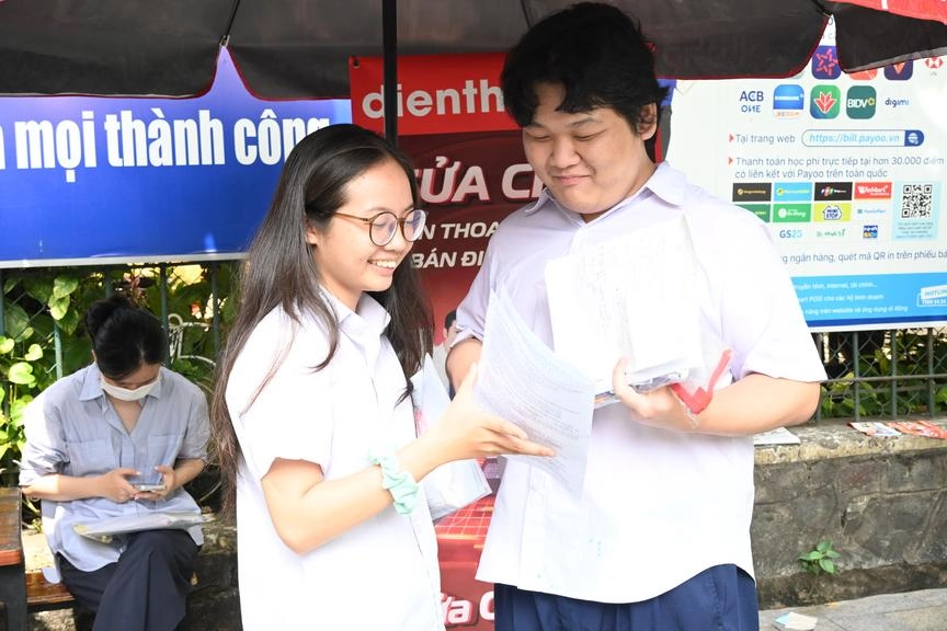 Thí sinh TPHCM thi xong môn cuối: Nhẹ nhõm, tự tin và sẵn sàng... đi chơi!