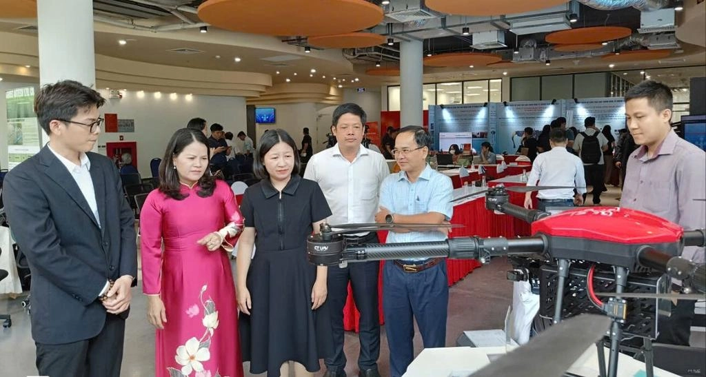 Làm chủ công nghệ từ nguồn nhân lực