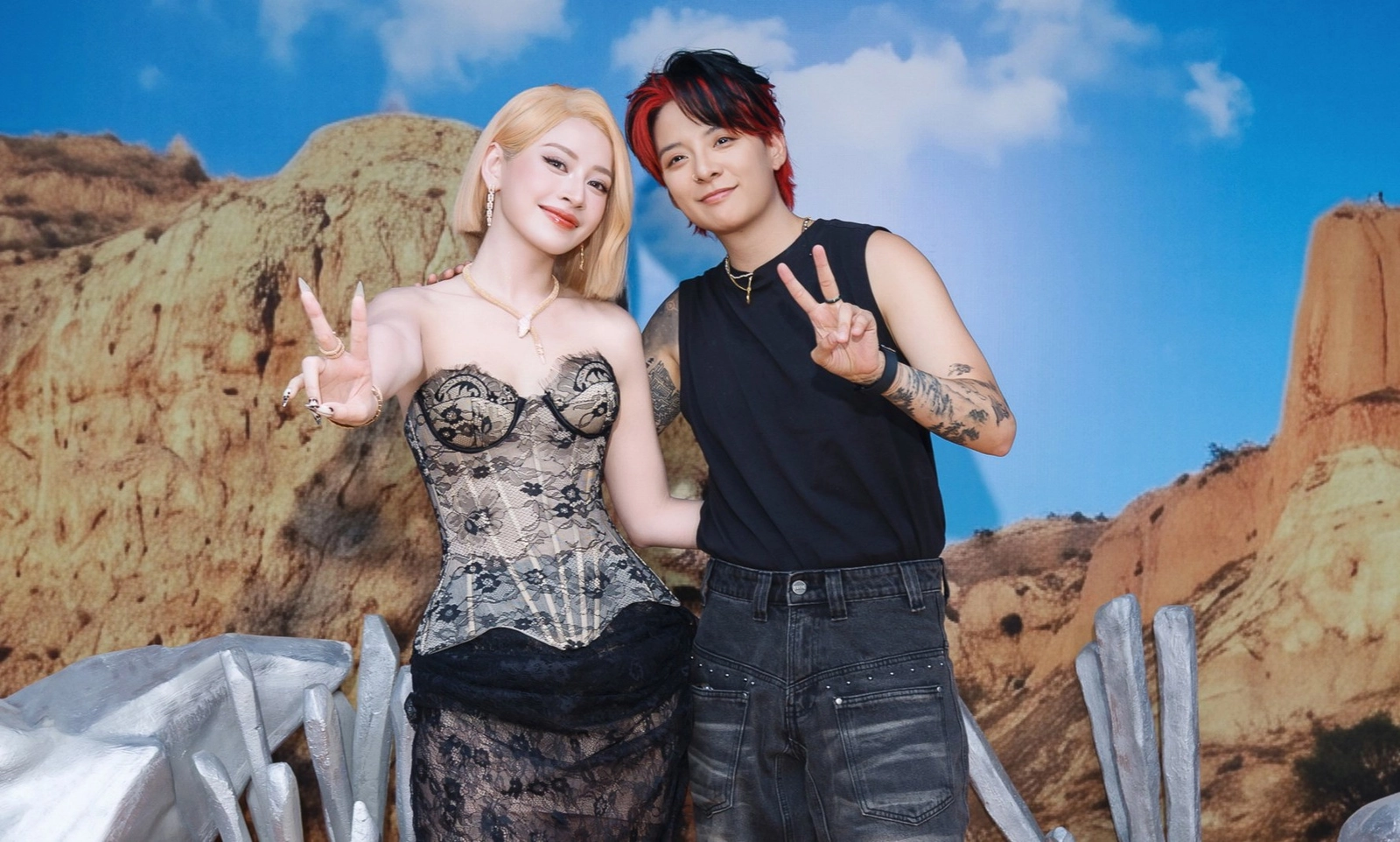 Chi Pu ra mắt album EXs, ngôi sao Amber Liu trực tiếp sang Việt Nam ủng hộ