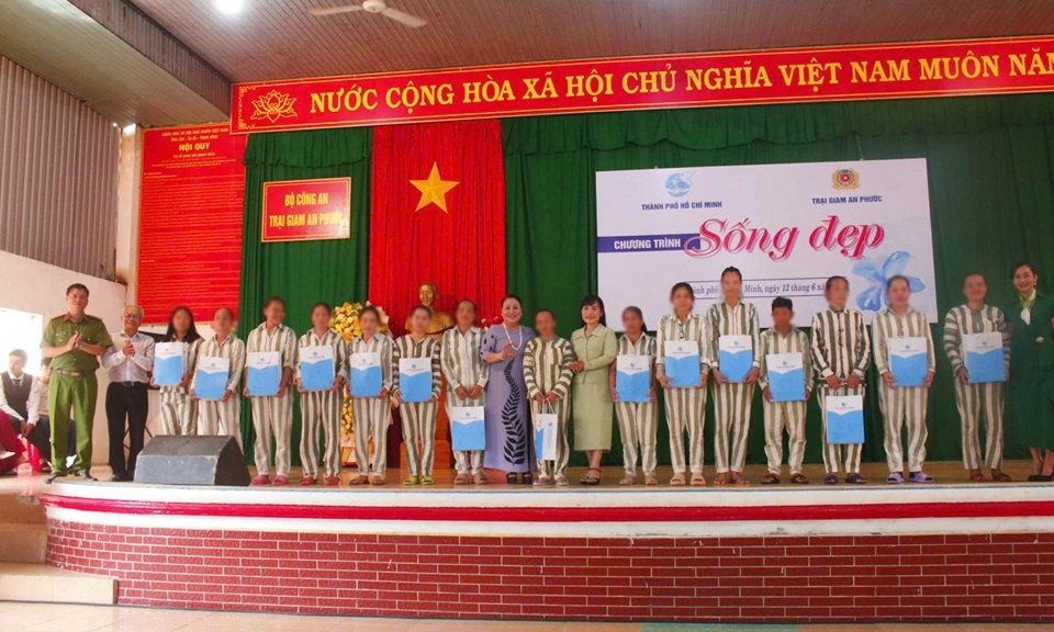 Thắp sáng niềm tin hoàn lương cho nữ phạm nhân bằng chương trình “Sống đẹp”