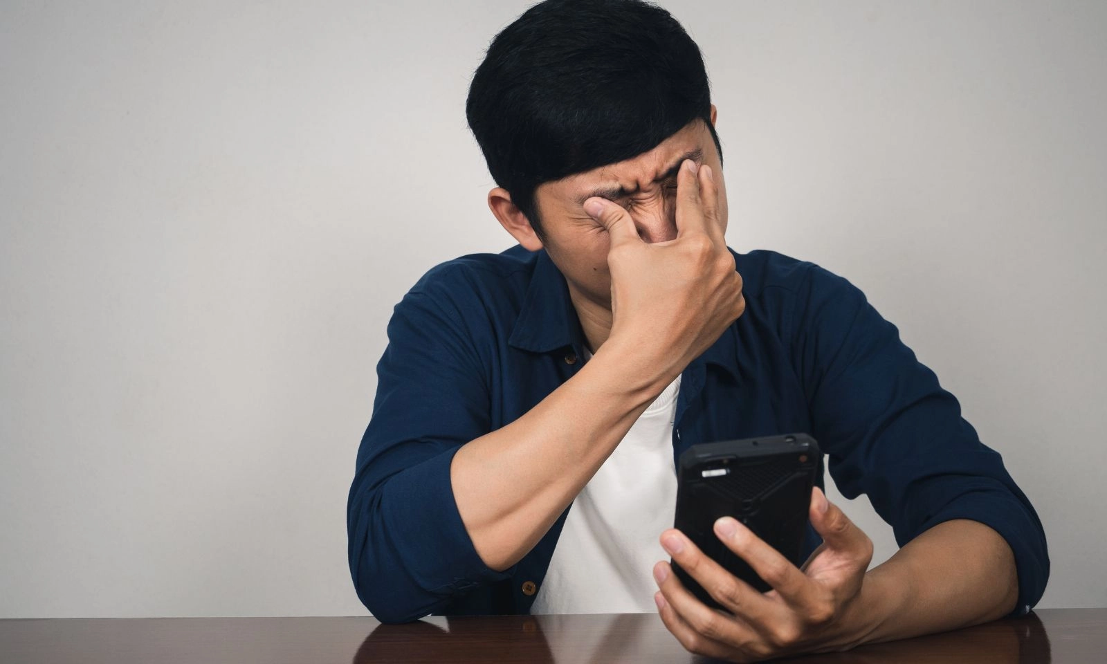 Vừa mãn hạn tù, tôi phát hiện vợ cắm sừng